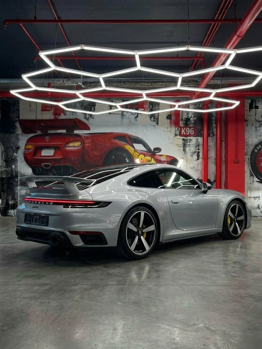 Porsche в настоящем боксе Маквин Детейлинг